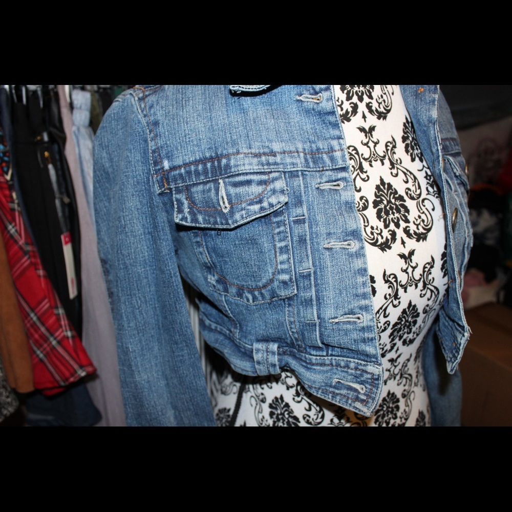 Cropped Denim Jacket - Picture 3 of 5